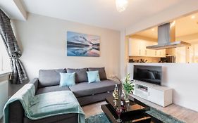Dartford, Kent - Modern 2Bd 2Bath En-Suite Bungalow M25 Bluewater